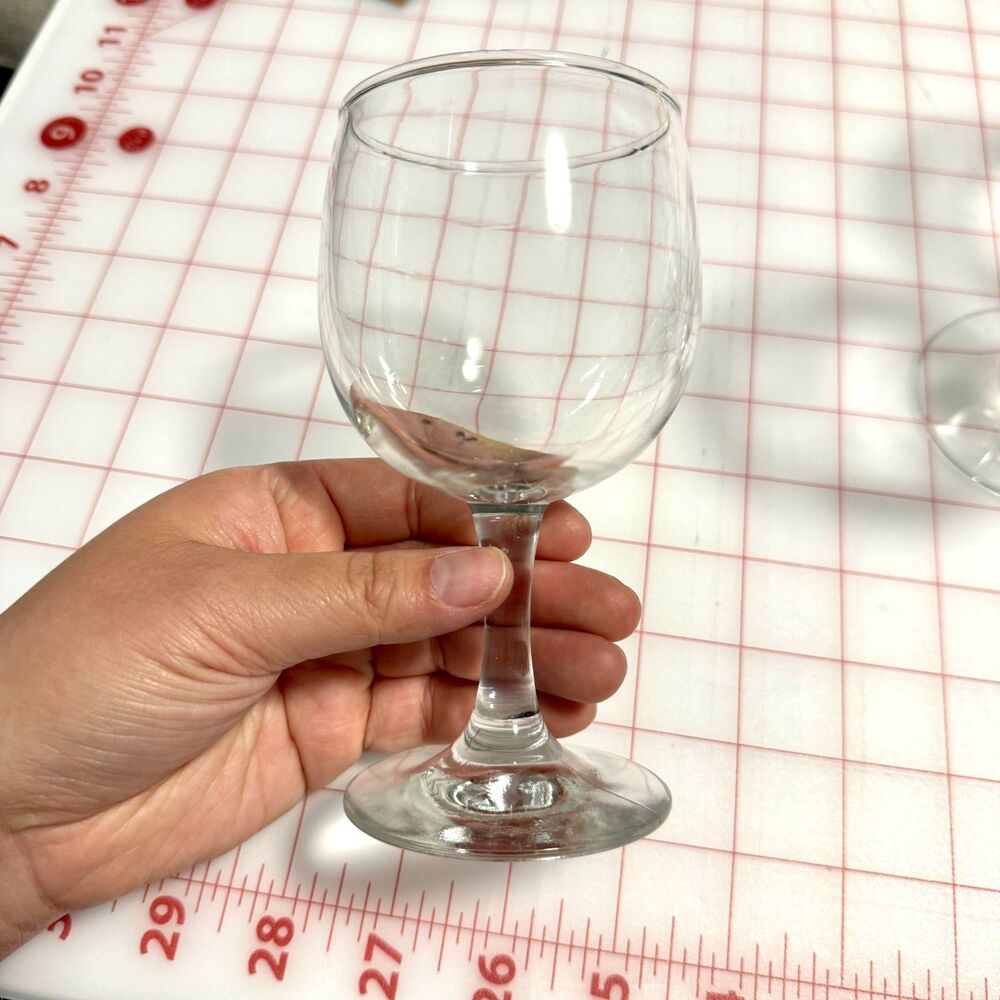 Set of 8 Glass Wine Glasses 5.7 in tall, 2.7 in dia base, pre-loved